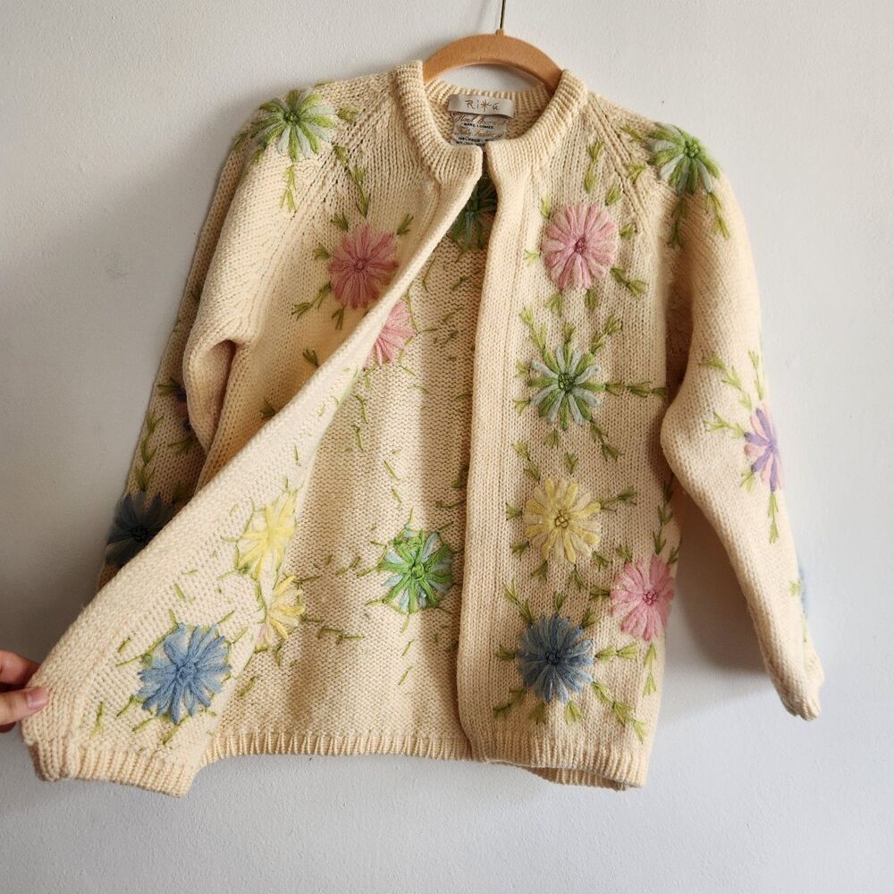 Vintage Ri*u Floral hand loomed 100% virgin wool Size M cardigan granny layers - Picture 4 of 7